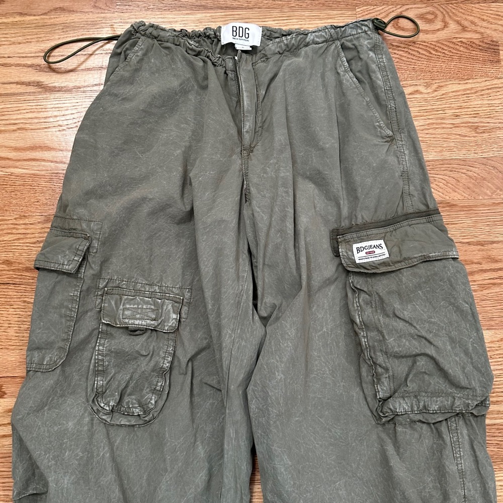 Women's Olive Green Cargo Pants - Casual Utility Style - Picture 6 of 15